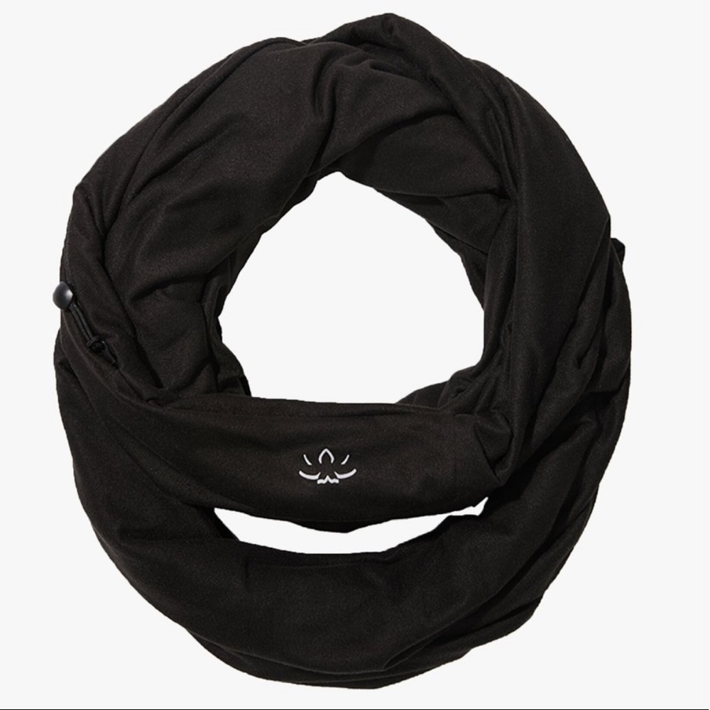 NWT Beyond Yoga Hidden Pocket Infinity Scarf